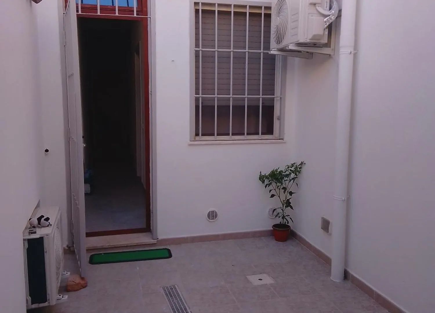 La Casa Di Luna Κάλιαρι 0*,  Ιταλία